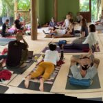 Aula de Yoga com Pedro Kupfer e a turma