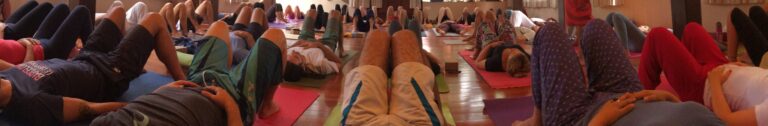 Aula de Yoga com Pedro Kupfer e a turma
