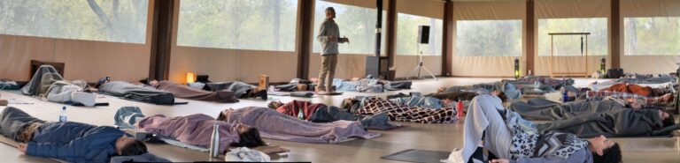 Aula de Yoga com Pedro Kupfer e a turma