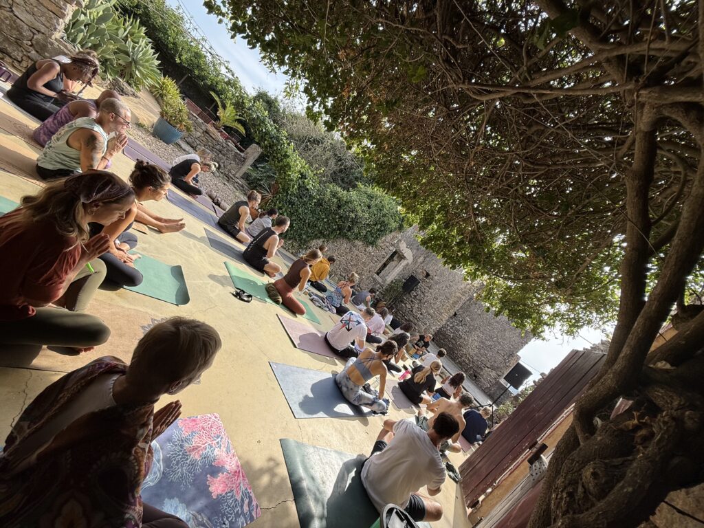 Aula de Yoga com Pedro Kupfer e a turma