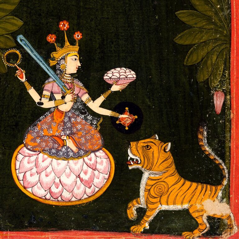 Pintura rajput: deusa de quatro braços sentada num lótus, entre bananeiras, com o seu tigre embaixo
