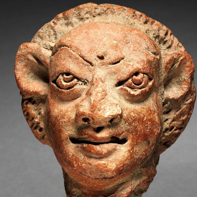 Placa de terracota (período Gupta, c. 400): Cabeça masculina grotesca