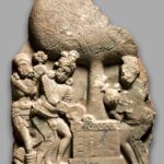Relevo de calcário (Andhra Pradesh, c. 50 a.C.–50 d.C.): Devotos diante de uma árvore sagrada