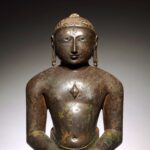 Bronze (Rajasthan, séc. X–XI): Jina (Tīrthaṅkara)
