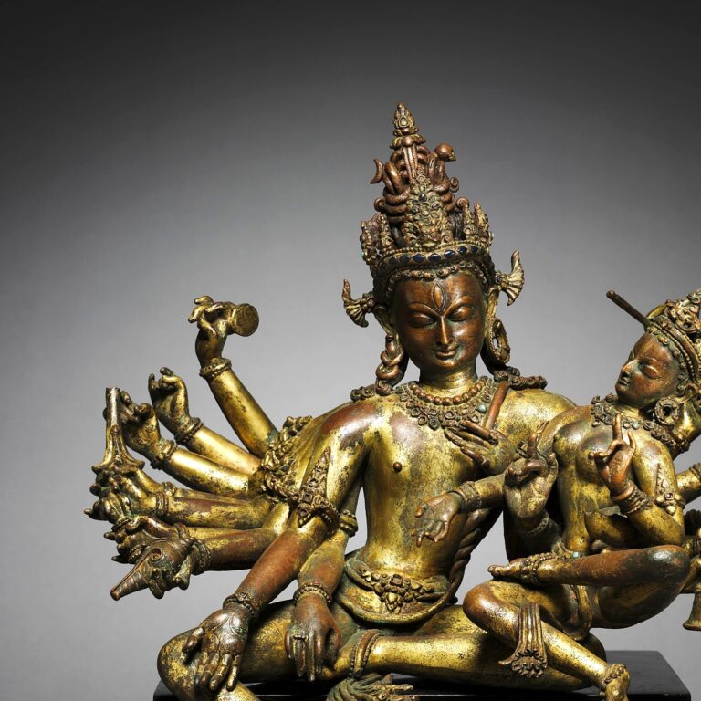 Bronze dourado (Nepal, séc. XIV): Kubjikā–Navātman