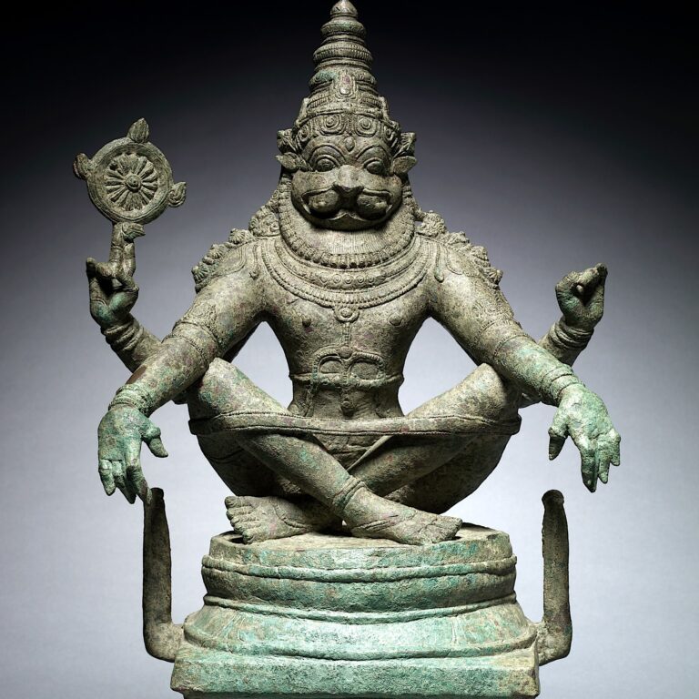 Bronze Chola de Narasiṁha, o homem-leão, sentado em meditação com a faixa de yoga nas pernas