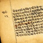 Manuscrito sânscrito dos Yogasūtras de Patañjali com comentário, em devanāgarī, com destaques em vermelho